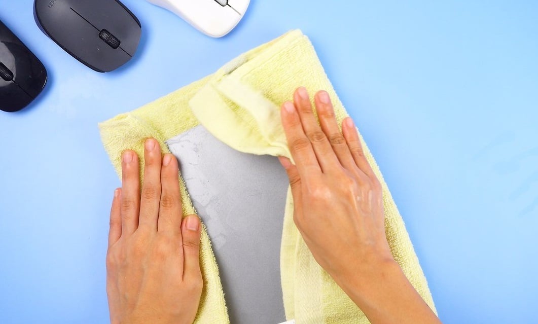 How to Clean a Mouse Pad Properly [2023 Ultimate Guide]